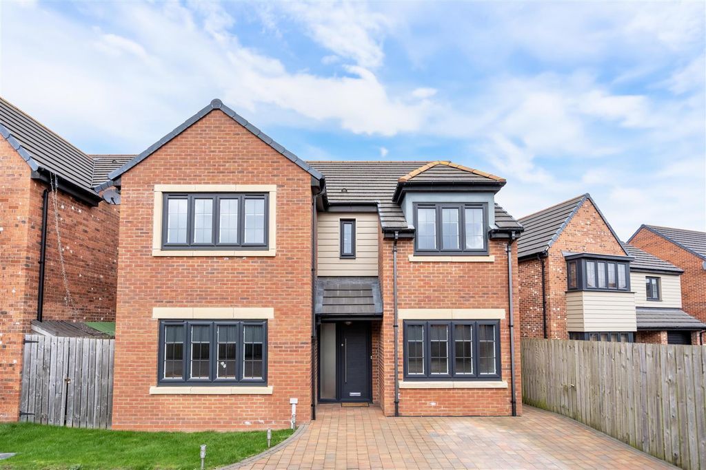 Property photo 1 of 12 External