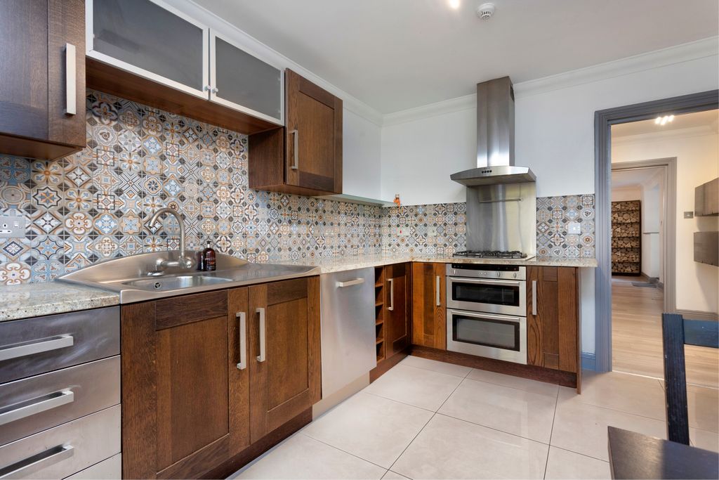 Property photo 2 of 14 Scf242bt1003