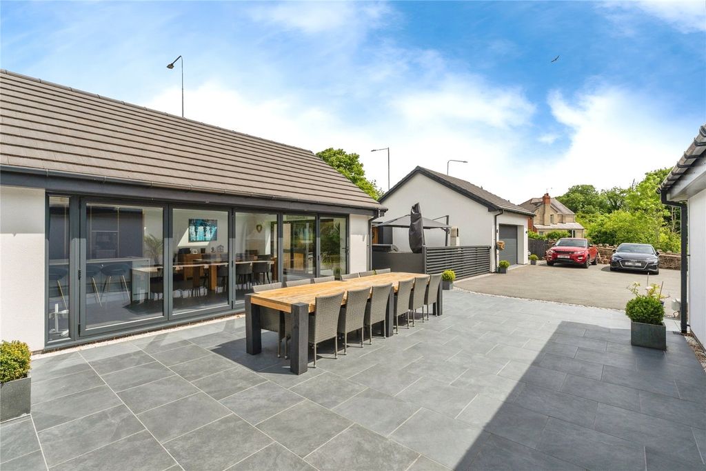 Property photo 3 of 34 Outside Seating Area
