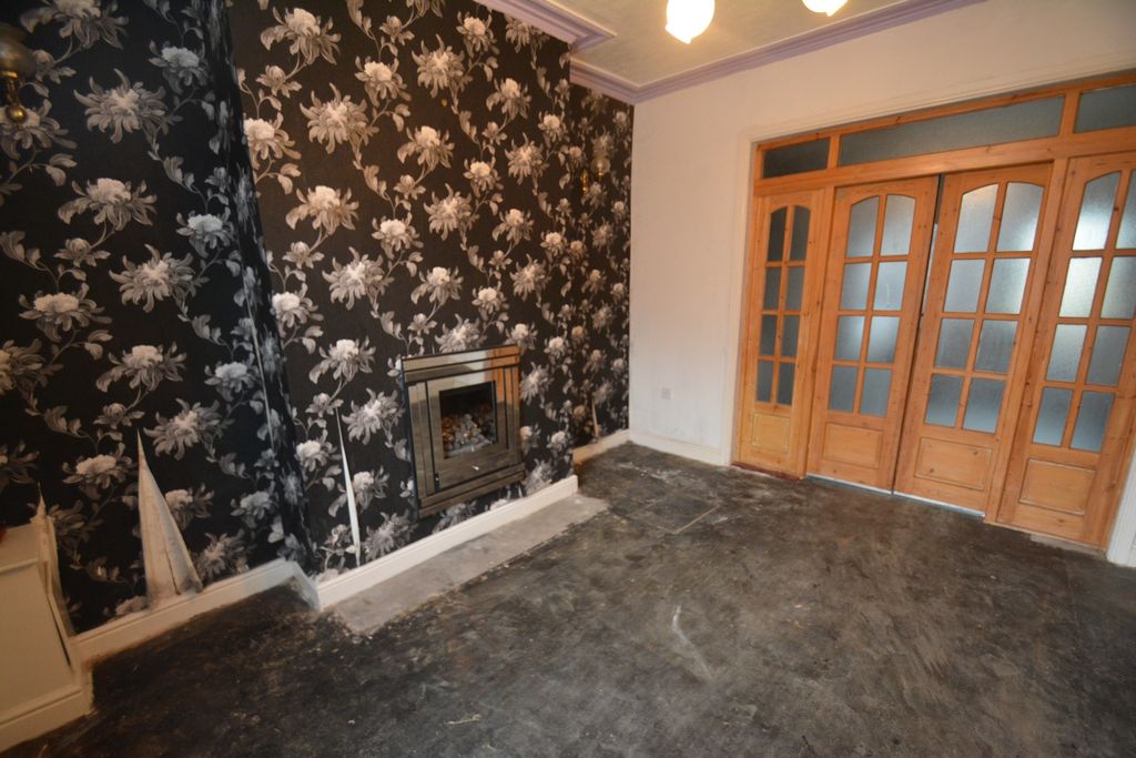 Property photo 3 of 11 Lounge