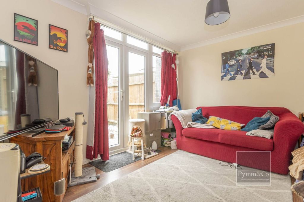 Property photo 2 of 8