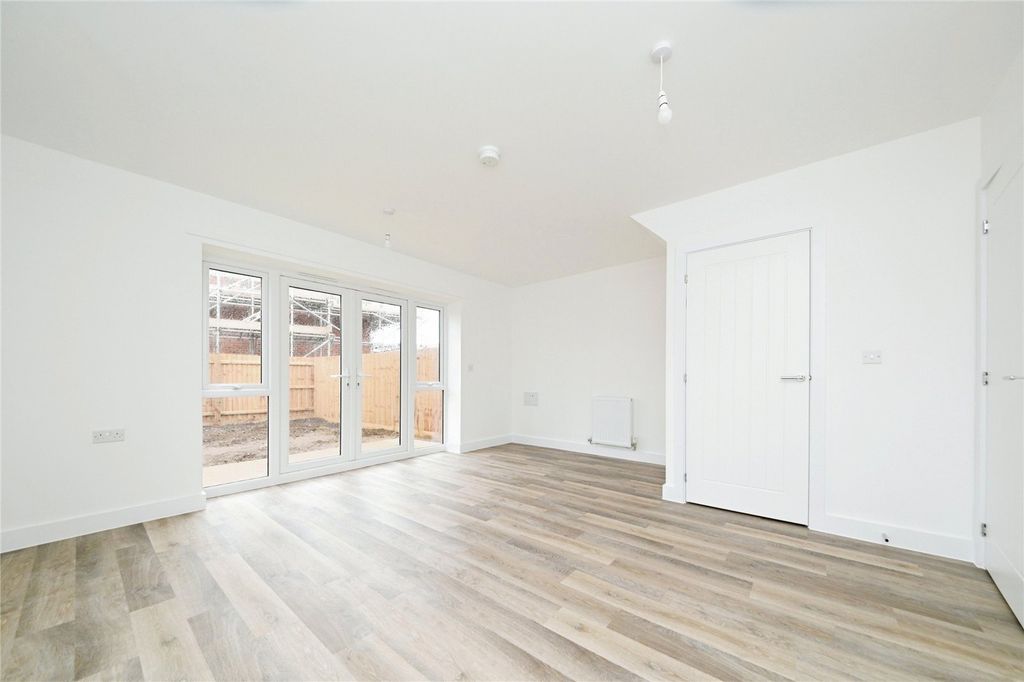Property photo 2 of 12 Example
