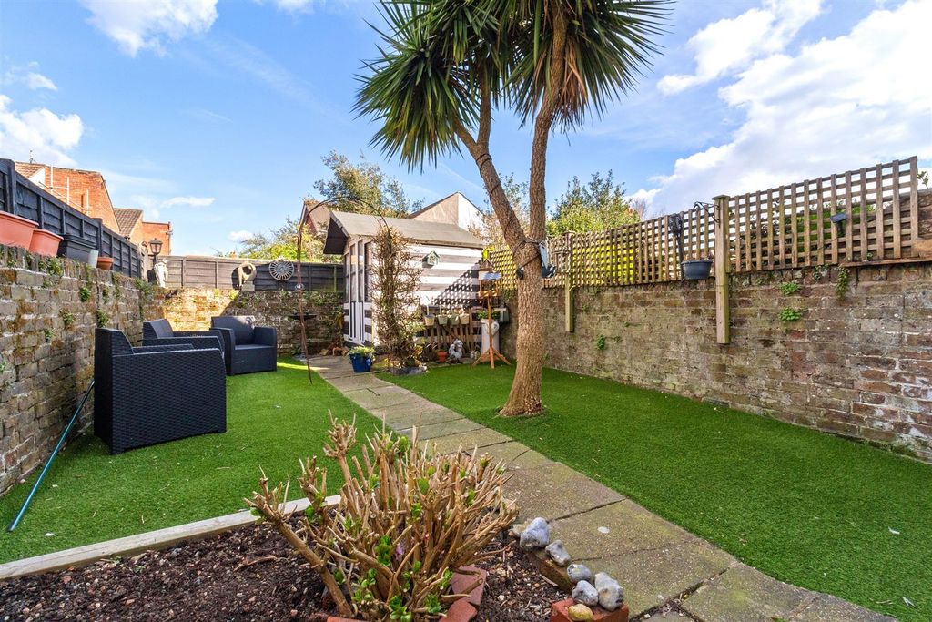Property photo 2 of 16 Harrow Road, 36-019.Jpg