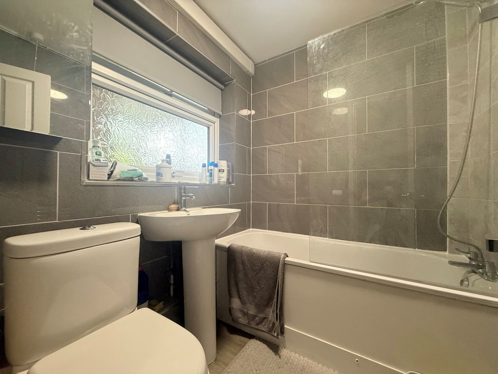Property photo 3 of 5 Bathroom