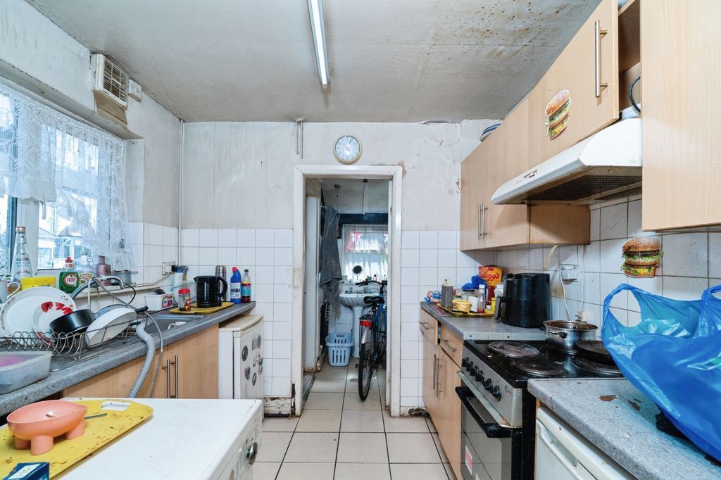 Property photo 2 of 12 Kitchen Pic 1 Gff