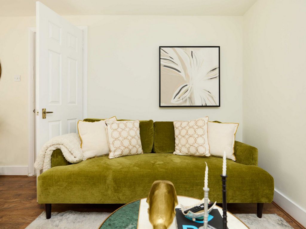 Property photo 2 of 27