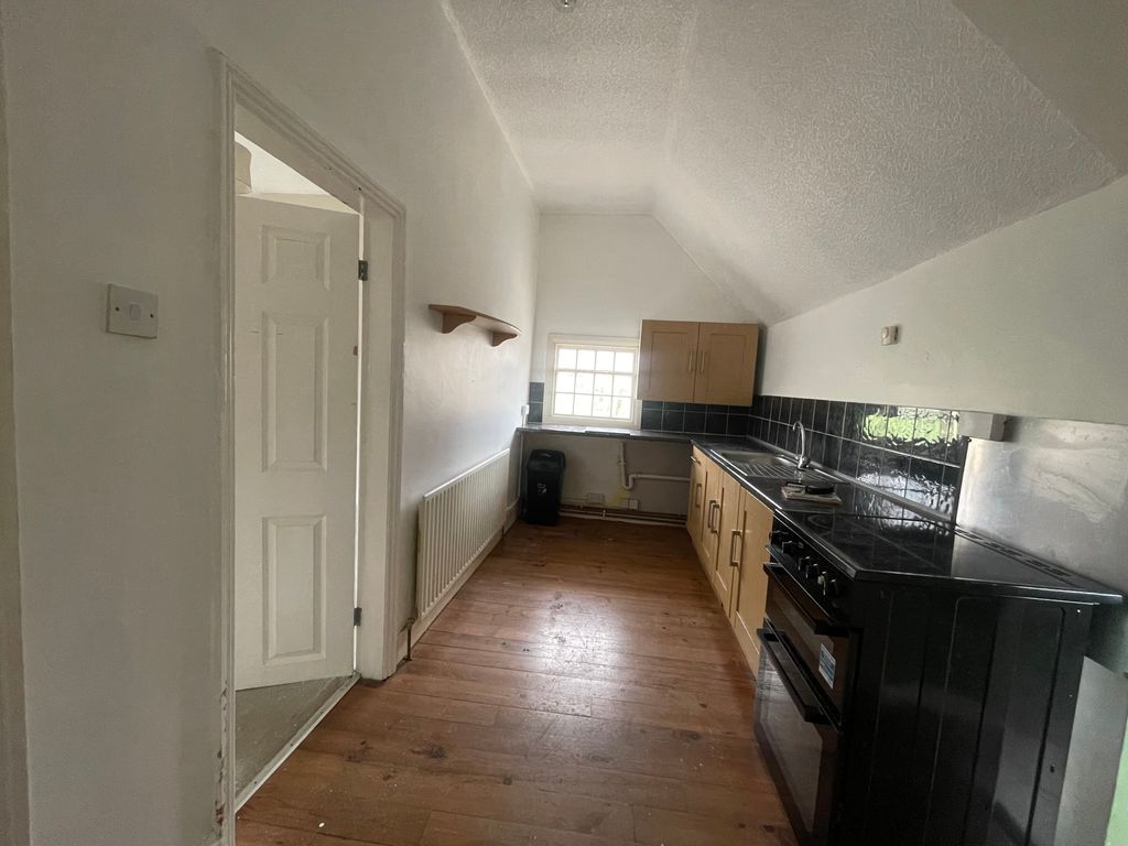 Property photo 3 of 9 Kitchen