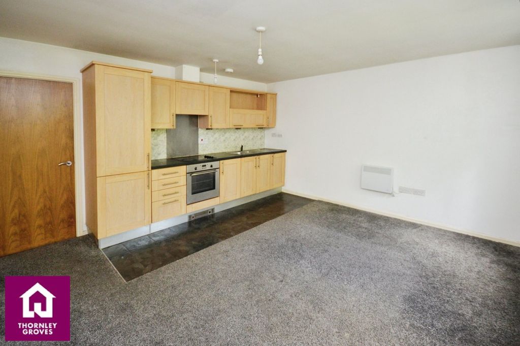 Property photo 2 of 8 Lounge/Kitchen