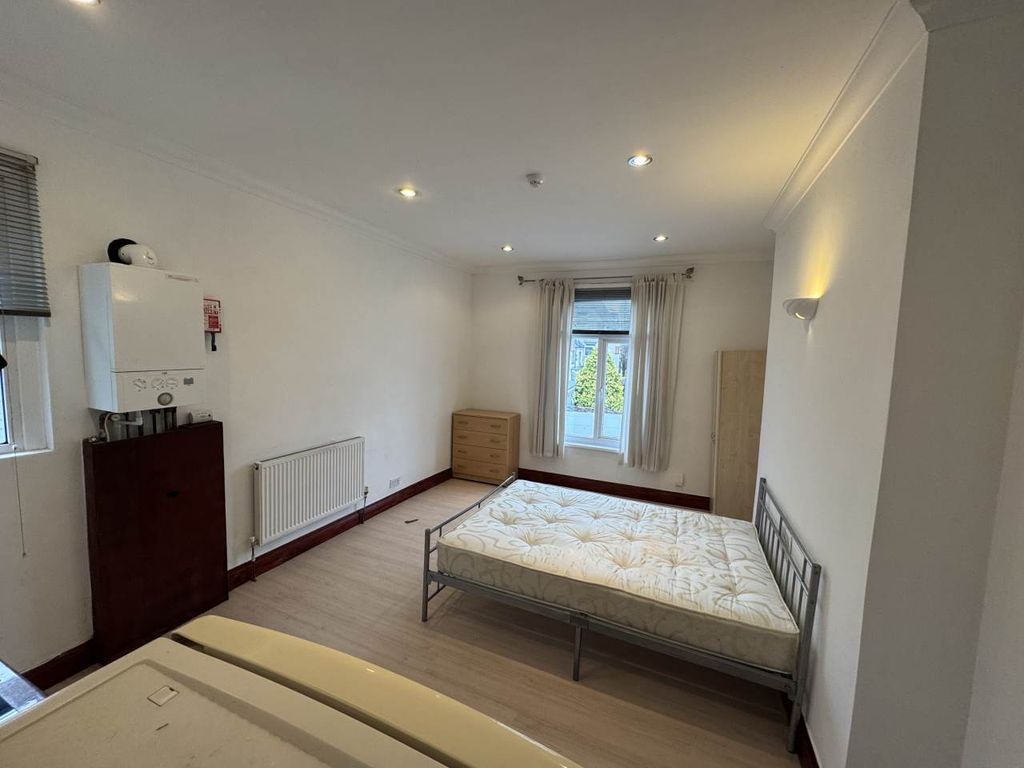 Property photo 2 of 7 Gallery