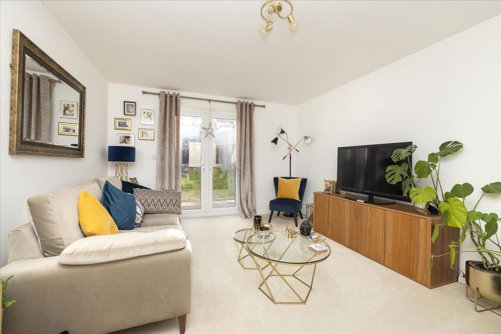 Property photo 2 of 33