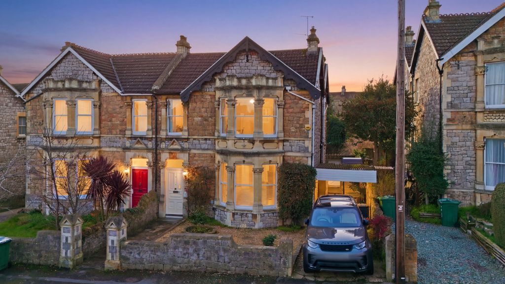Property photo 1 of 42