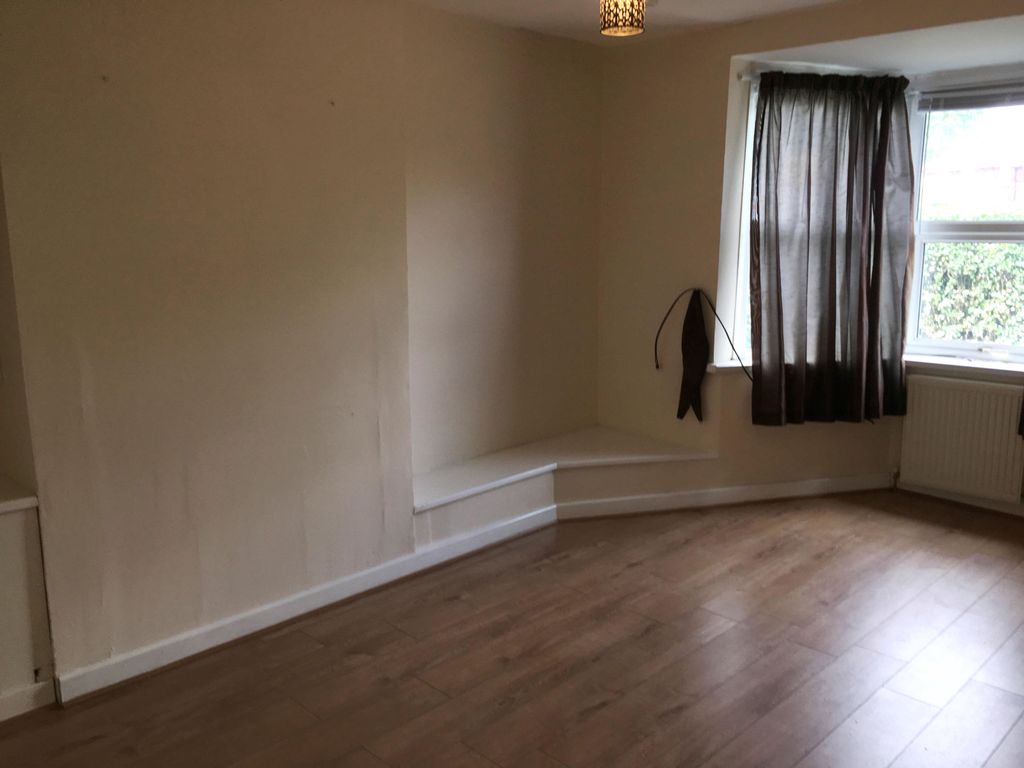 Property photo 3 of 5 Living Room