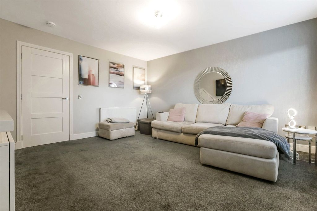 Property photo 2 of 21 Lounge