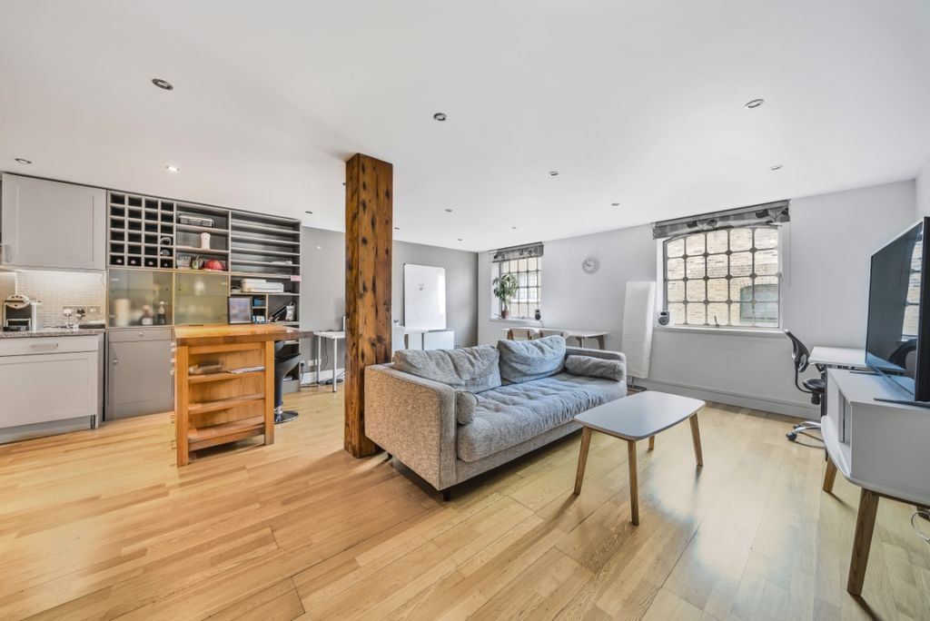 Property photo 1 of 6 987865 (1)