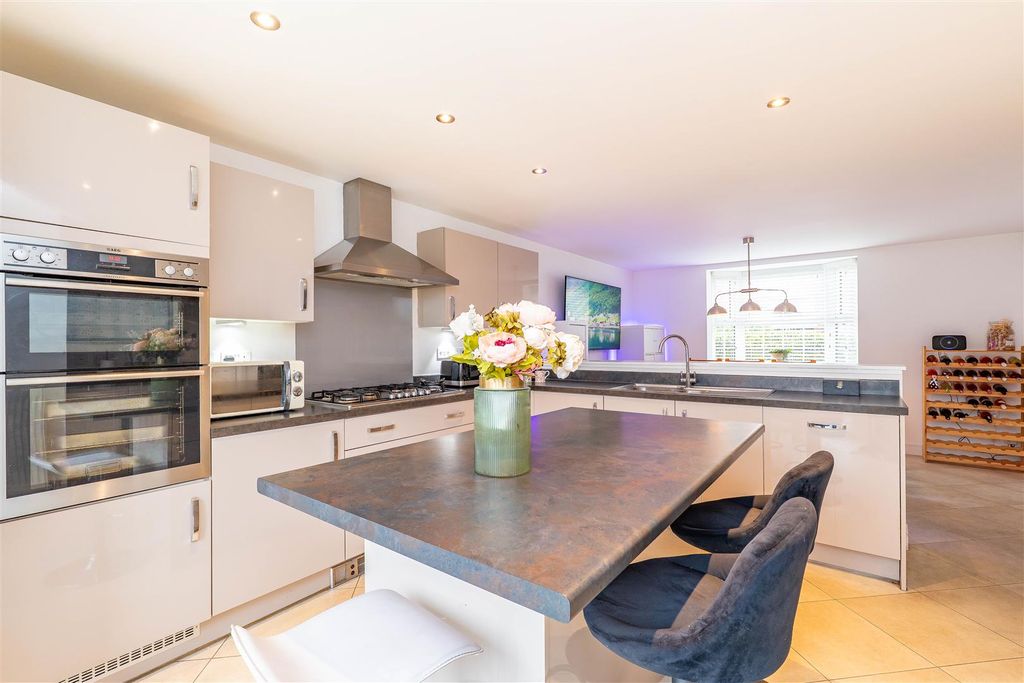 Property photo 3 of 47 Kitchen/Dining Room