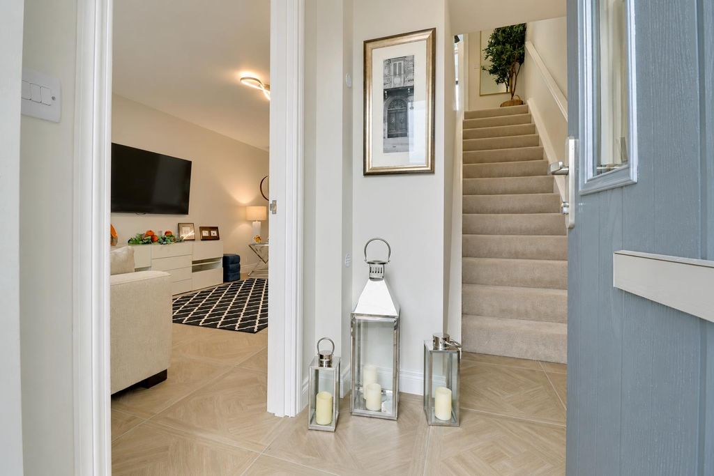 Property photo 2 of 20 Entrance Hall