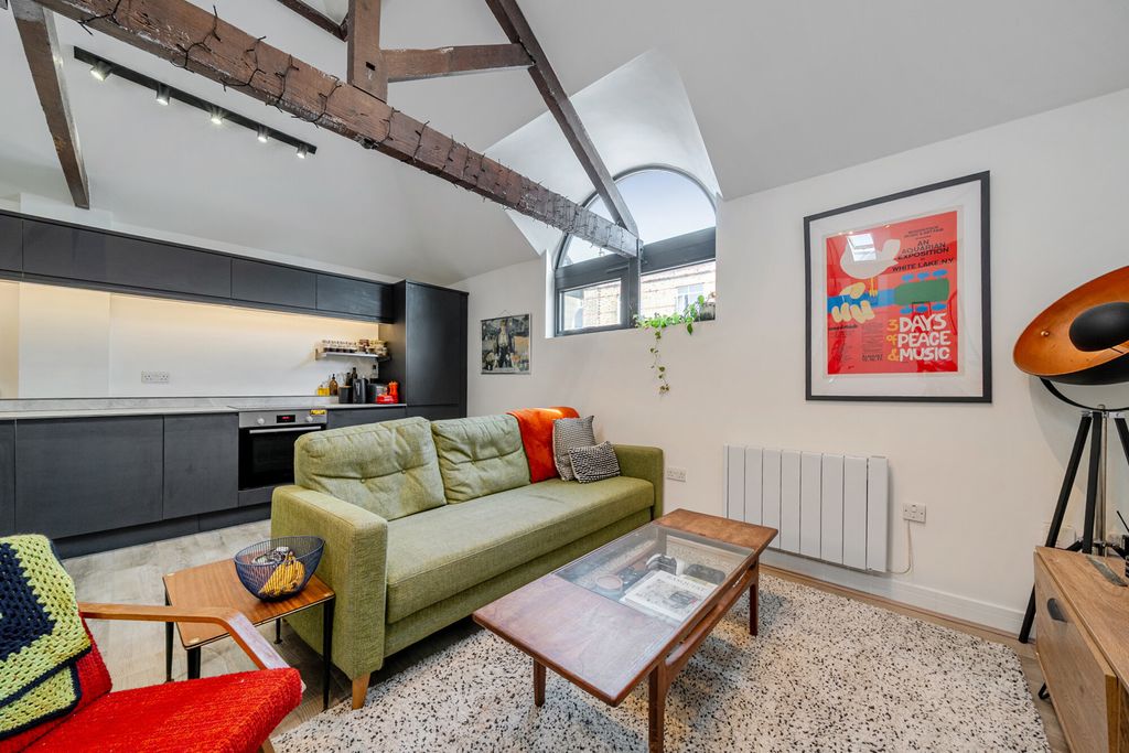 Property photo 2 of 16 21-6A6340Fbda3F6-...