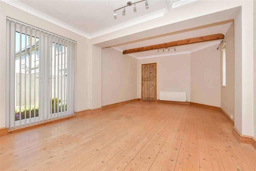 Property photo 3 of 12 Lounge