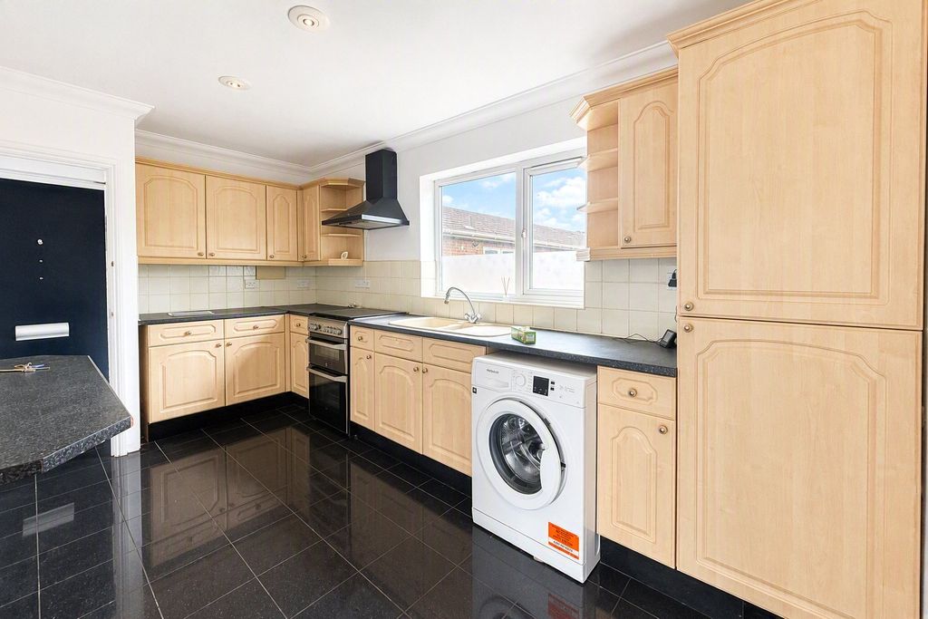 Property photo 3 of 12 Picture No. 30
