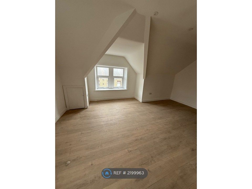 Property photo 1 of 8 Living Room