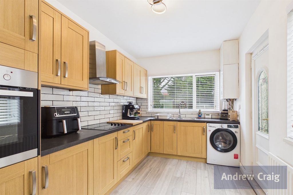 Property photo 3 of 18 Kitchen