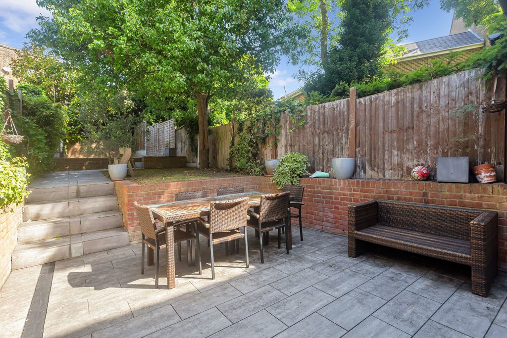 Property photo 2 of 11