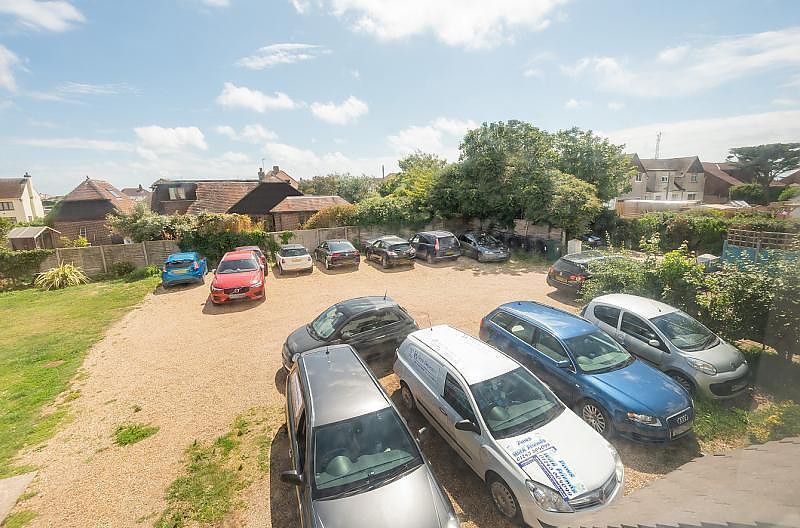 Property photo 2 of 8 Parking