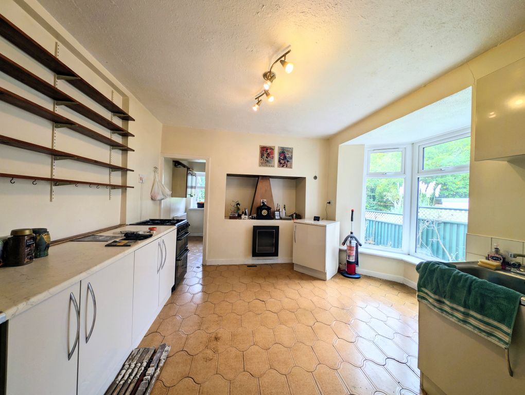 Property photo 3 of 39 Kitchen