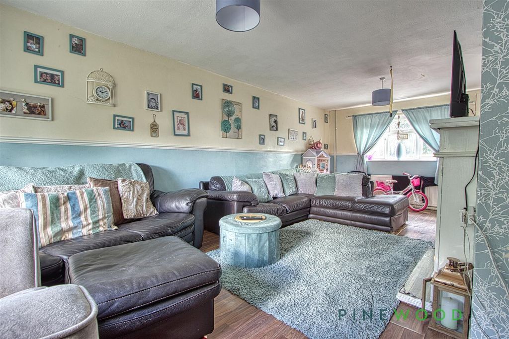 Property photo 2 of 9 Lounge