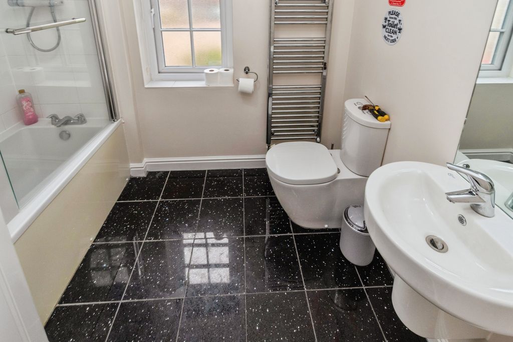 Property photo 3 of 25 Bathroom