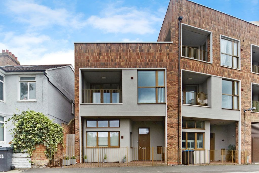 Property photo 1 of 19