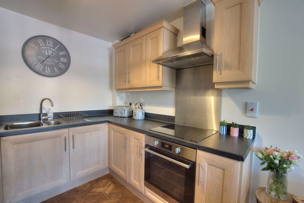 Property photo 2 of 14 2. Kitchen