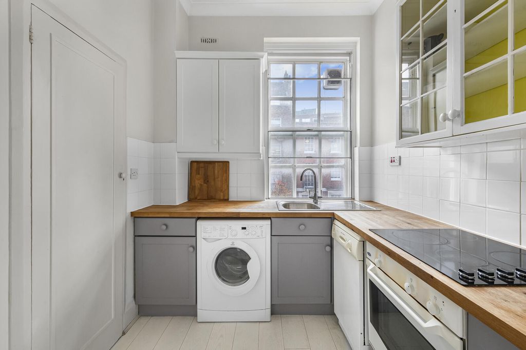 Property photo 3 of 15 Kitchen