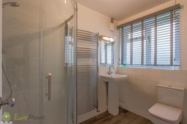 Property photo 3 of 10 F189Bathroom
