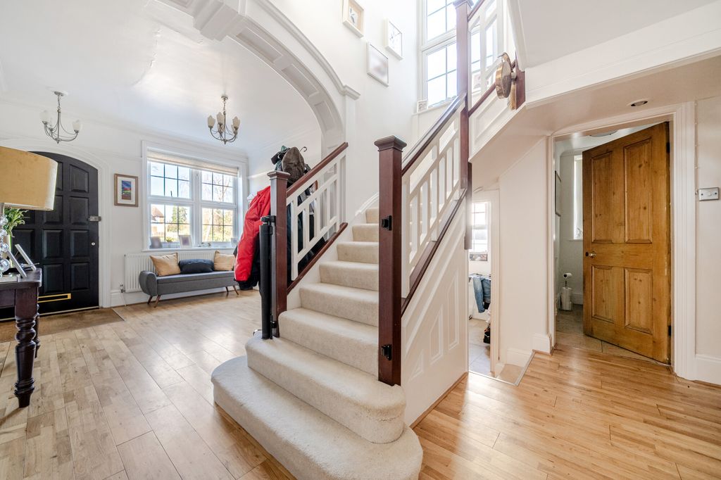 Property photo 2 of 20