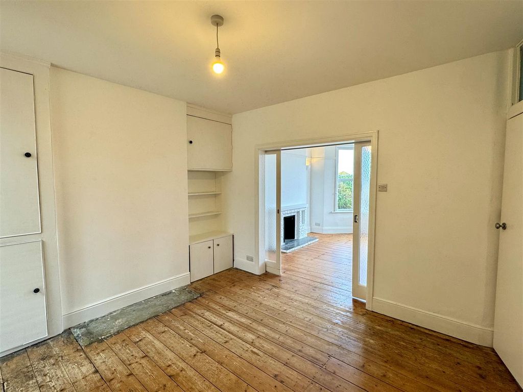 Property photo 3 of 14 5 Carclew Avenue Dining Room