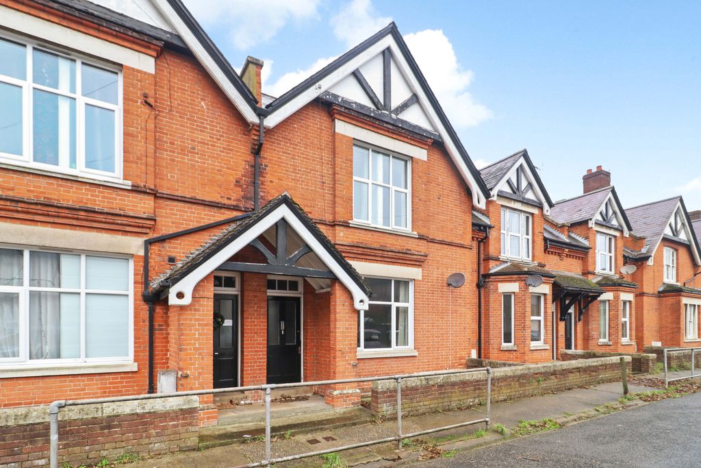 Property photo 1 of 15 5 Bedroom House For Rent
