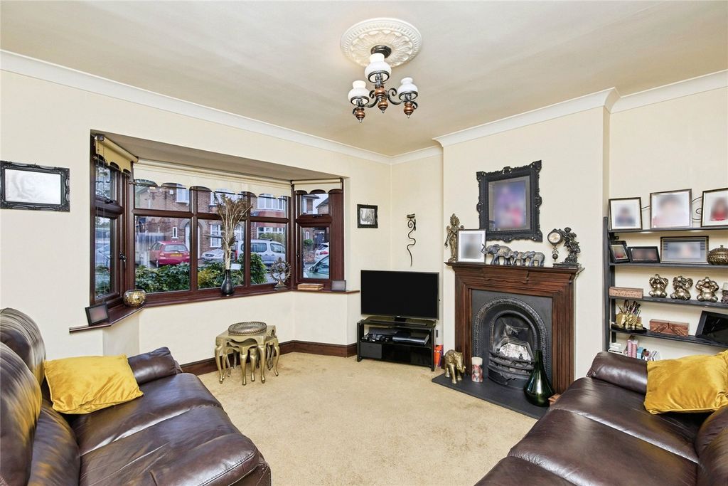 Property photo 2 of 20 Lounge