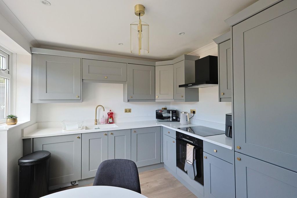 Property photo 3 of 9 Kitchen 2.Jpg