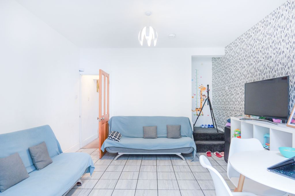 Property photo 2 of 20