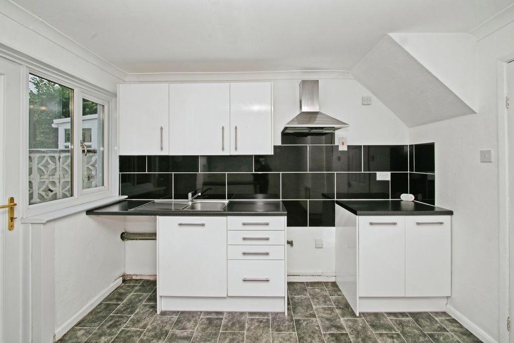 Property photo 2 of 13 Kitchen