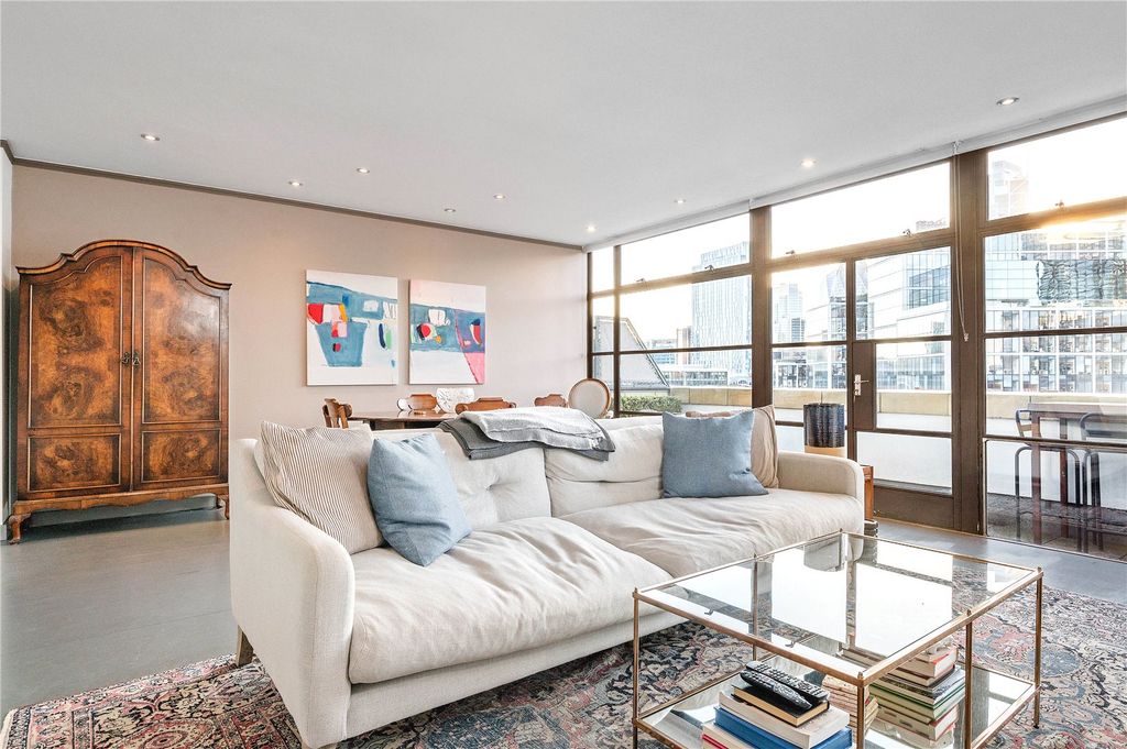 Property photo 1 of 16 Reception