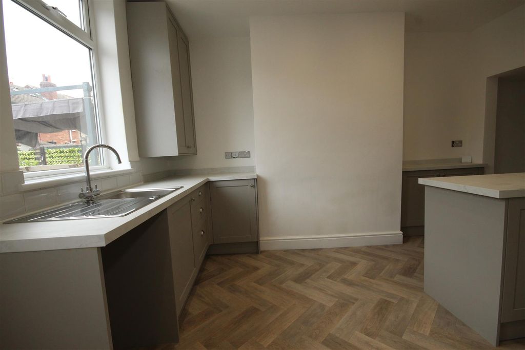 Property photo 3 of 11 Kitchen Diner