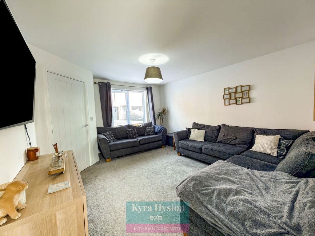 Property photo 3 of 18