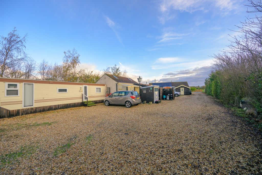 Property photo 3 of 37