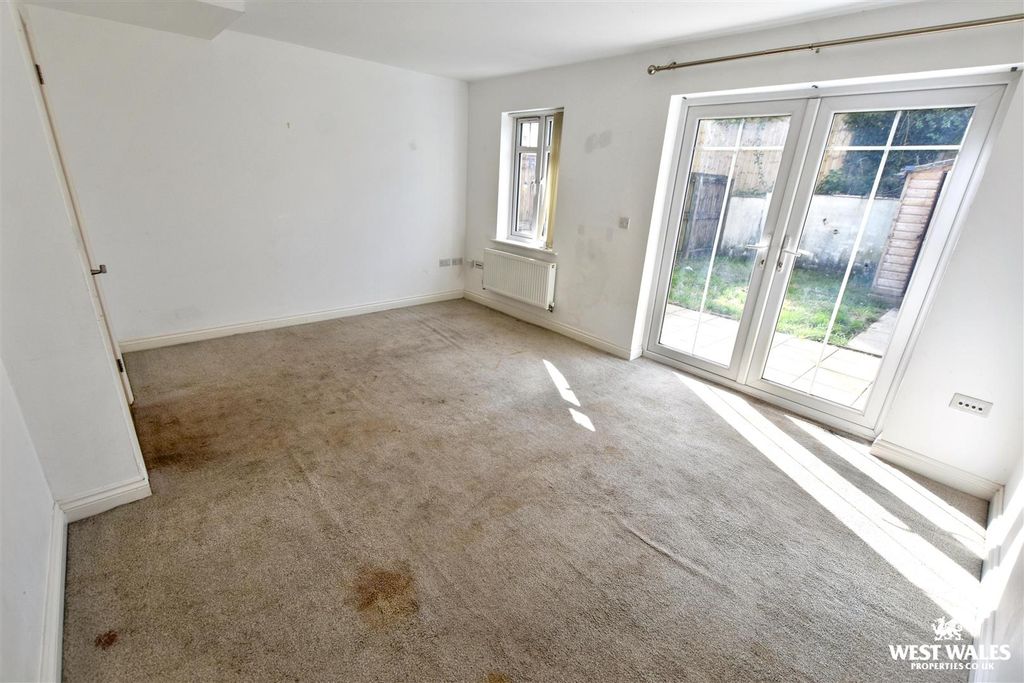 Property photo 2 of 14 9 (12).Jpg