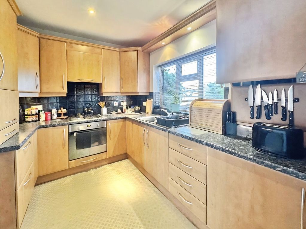 Property photo 3 of 18 Kitchen