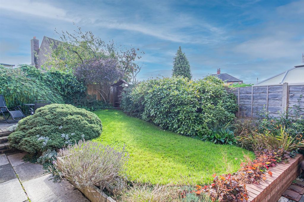 Property photo 2 of 23 Garden