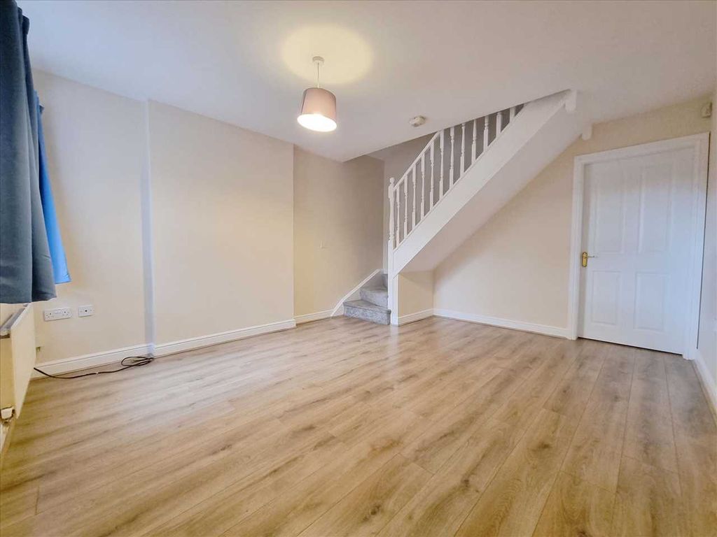 Property photo 2 of 9 Lounge: