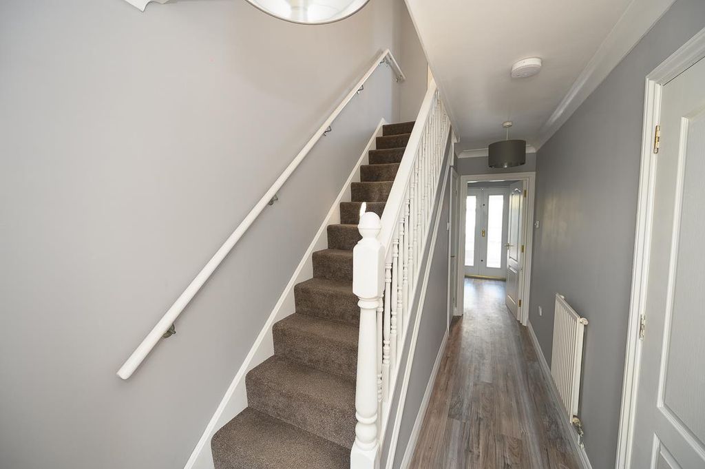 Property photo 2 of 18 Entrance Hall.Jpg